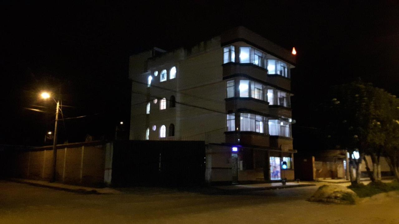 Tulcán Hostal Lesly Salome מראה חיצוני תמונה