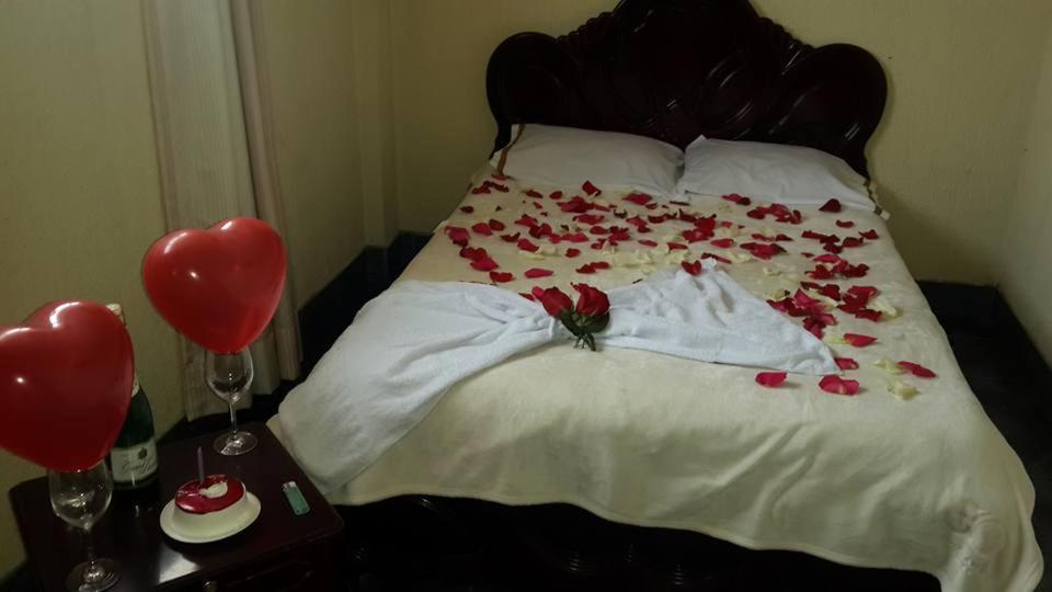 Tulcán Hostal Lesly Salome מראה חיצוני תמונה